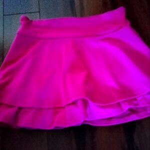 Tennis golf fun skirt with shorts sz medium like new